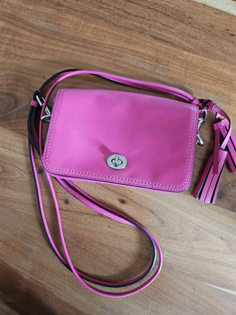 🩷🩷🩷 Coach Turnlock Bag